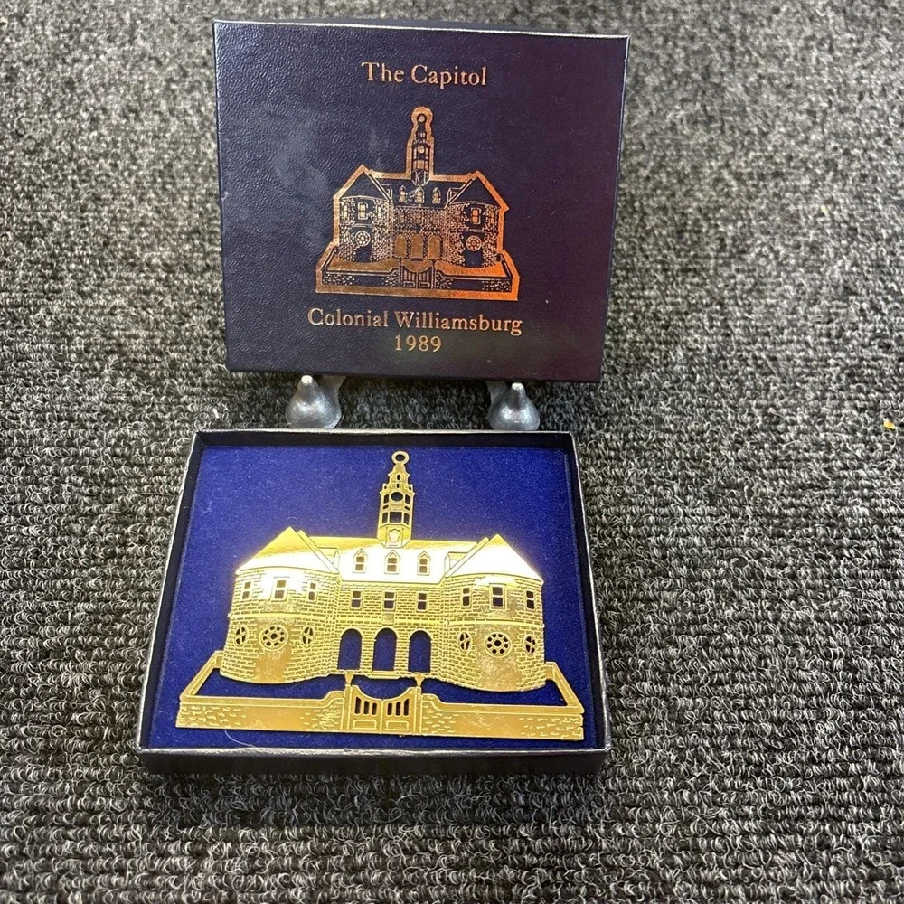 Vtg~Colonial Williamsburg~Christmas Ornament~The Capitol~1989